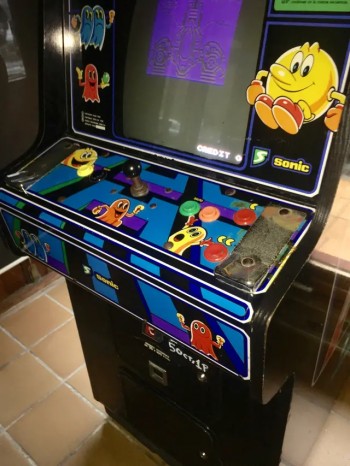 Mueble de la recreativa  Pacmania Super Video - SEGA Sonic