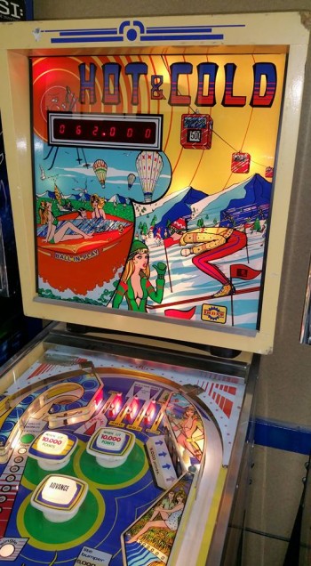 Mueble del pinball  Hot and Cold - Inder