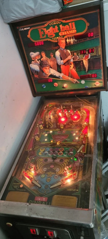 Mueble del pinball  Eight Ball Champ - Maibesa