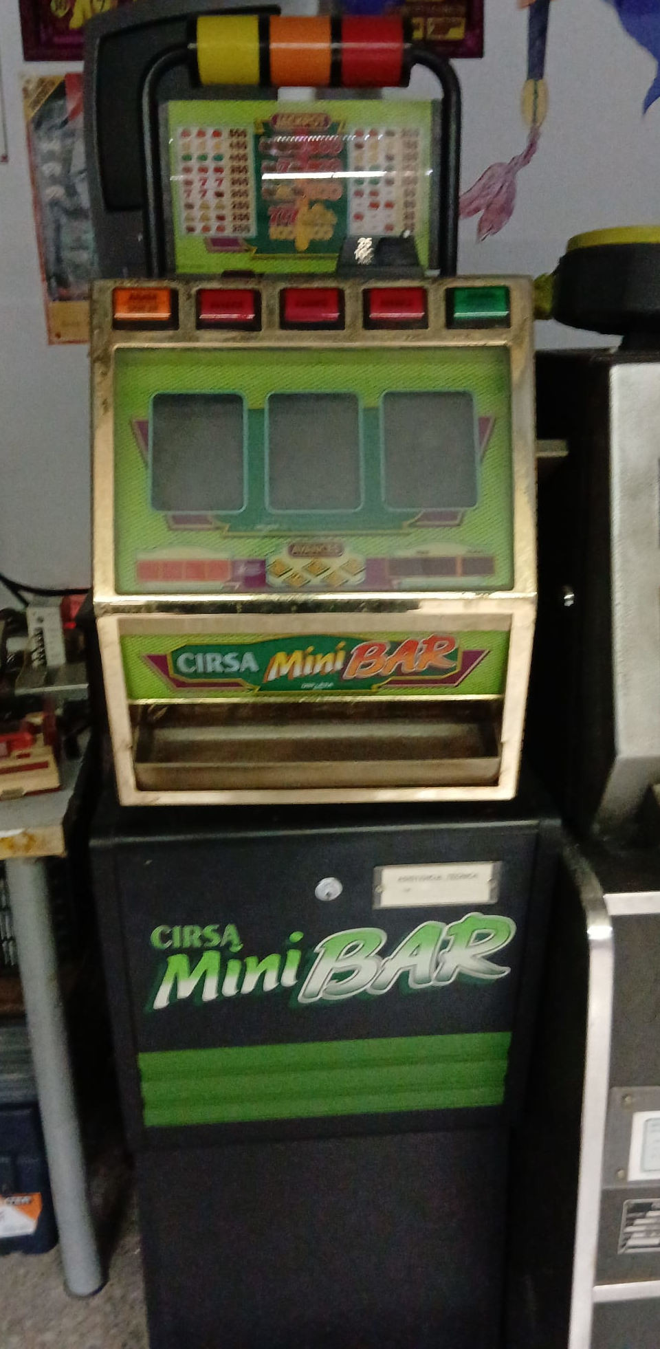 Máquina Cirsa Mini Bar, Unidesa. Foto: Jordigahan (Retrojapan.net).