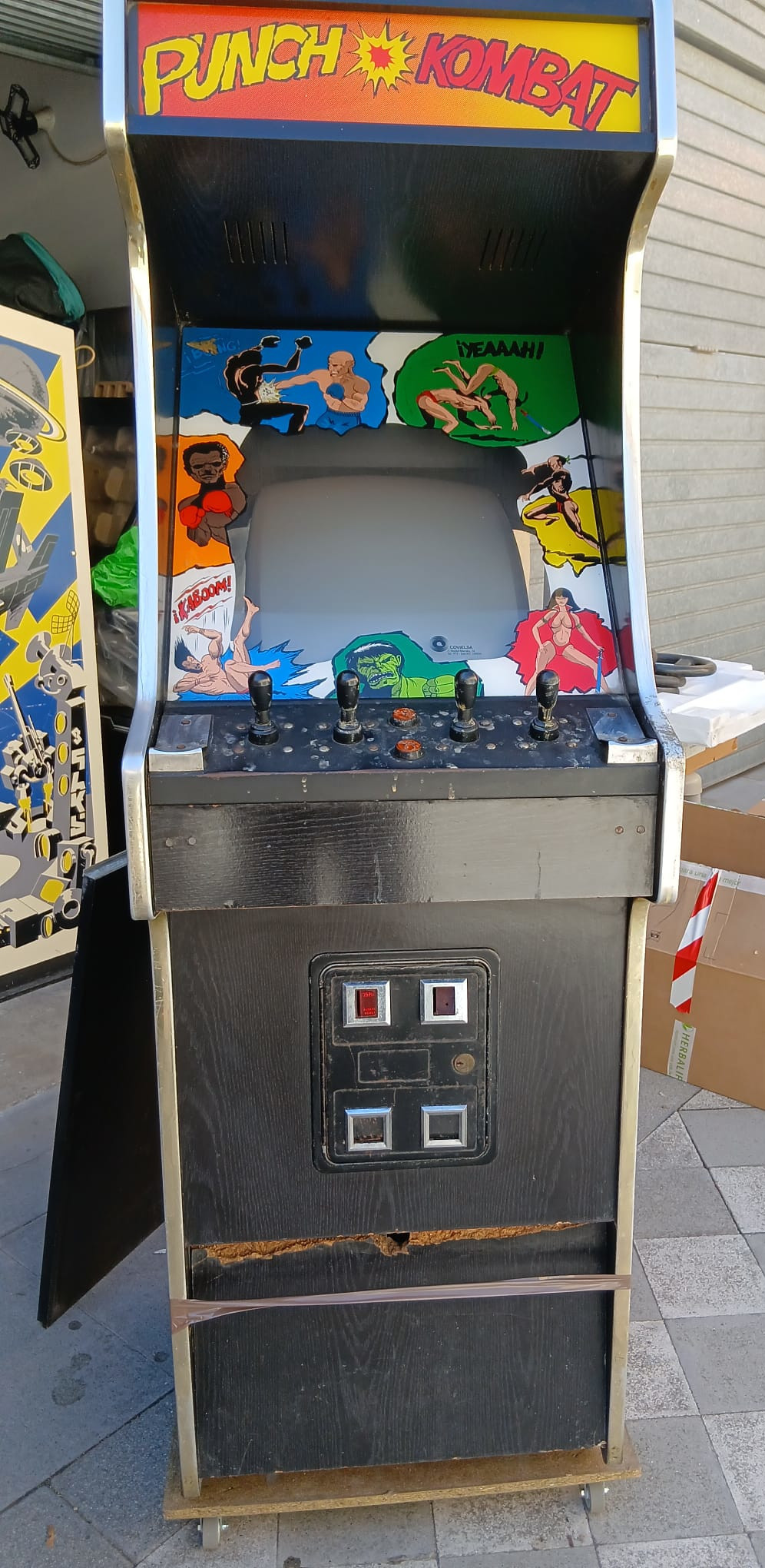 Punch Kombat, Covielsa. Imagen: Jordi Tuells (JJ Arcade) y Jordi Beltrán (Crazy Taxi).