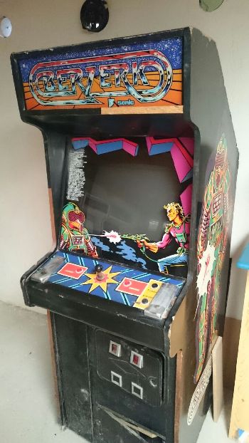 Mueble de la recreativa  Berzerk - SEGA Sonic